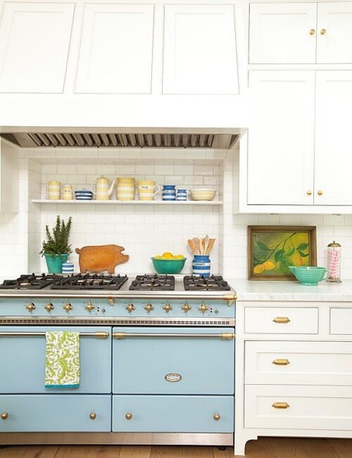 Bright and cheery cottage style kitchen