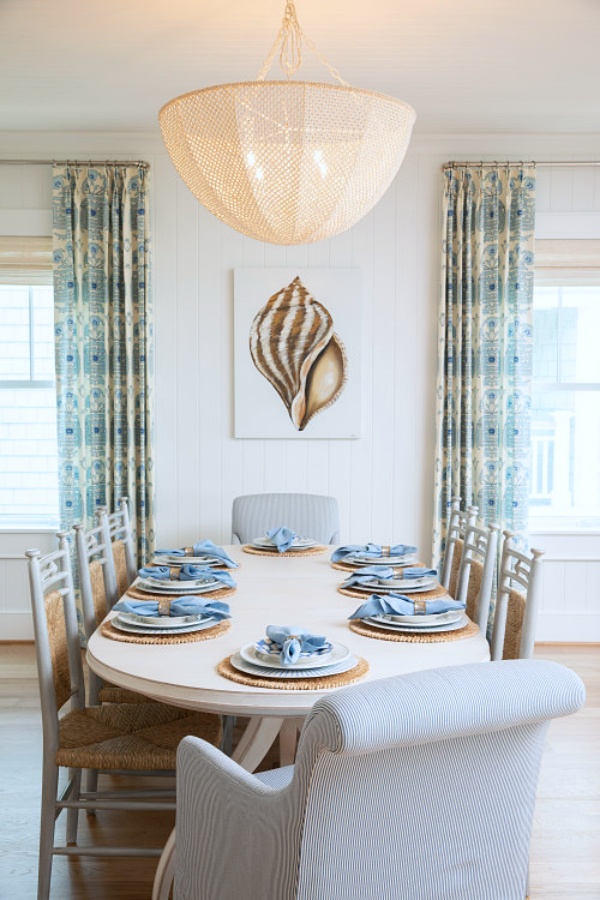 Colors of the sea in a beach house dining room
