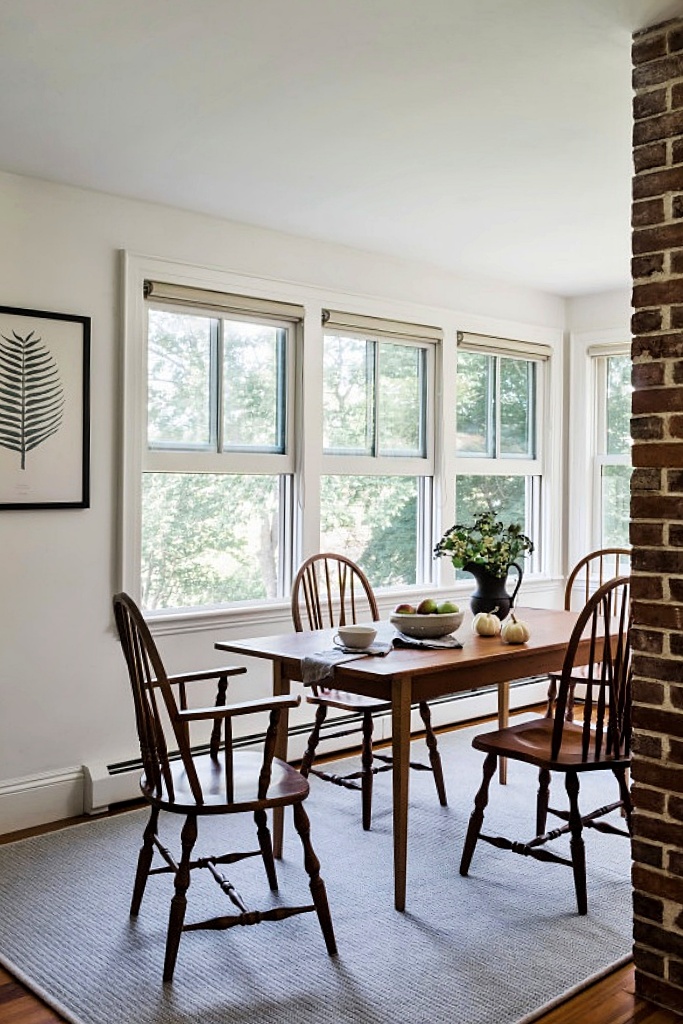Colonial style dining room