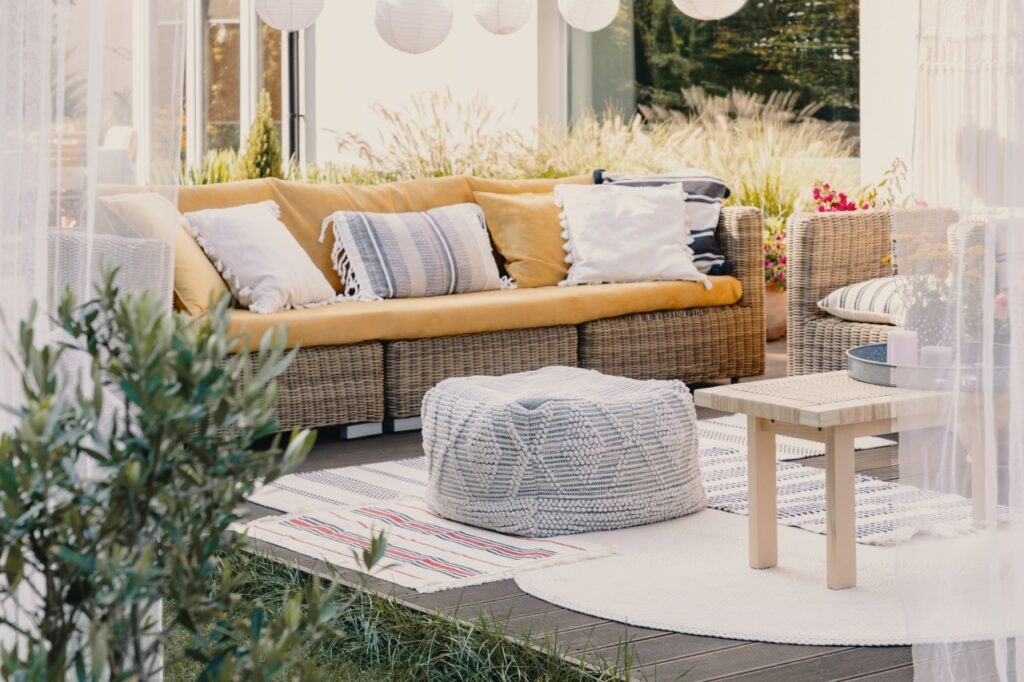 Boho chic deck with patio furniture