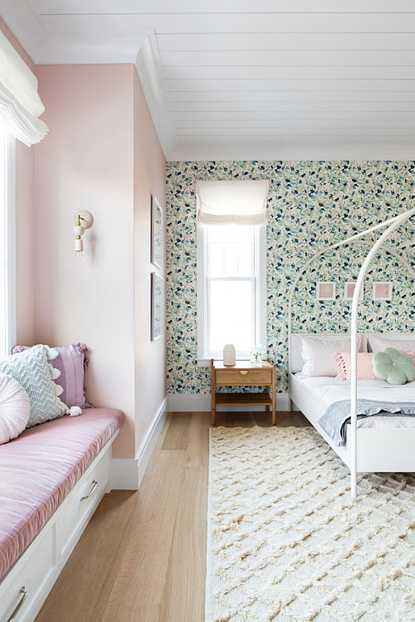 Girls romantic bedroom in pink and blue