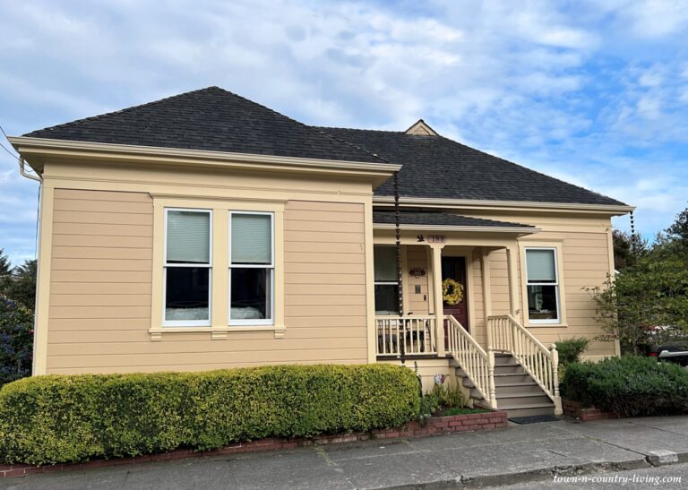 Cozy and Colorful Victorian Cottages of Ferndale, California