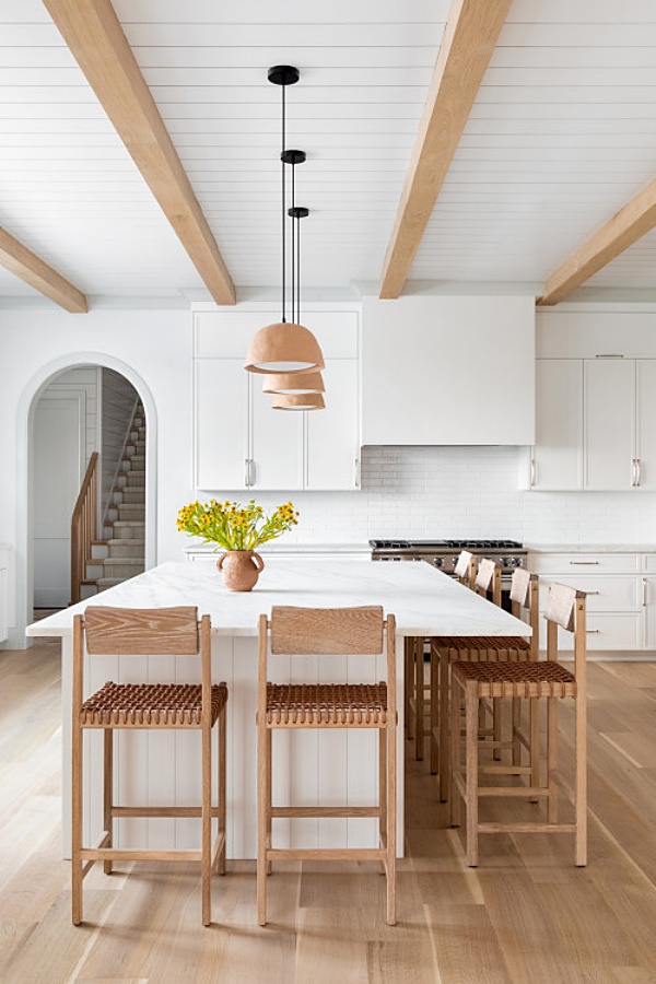 White and wood minimalist kitchen