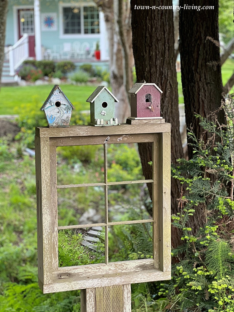 Garden art birdhouses