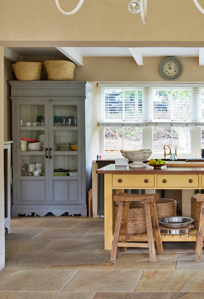 Unfitted French country kitchen