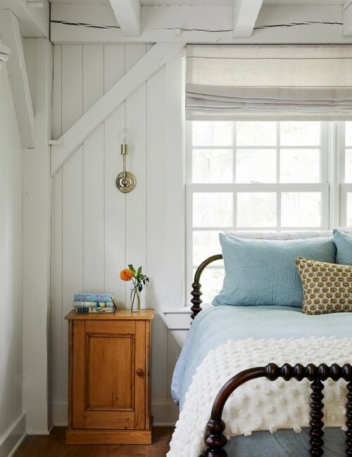 Vintage beach style bedroom with Jenny Lind bed