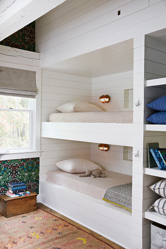 Built-in bunk beds in a kids bedroom