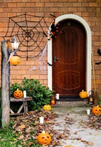 Last Minute Outdoor Halloween Decorations: Calling All Procrastinators