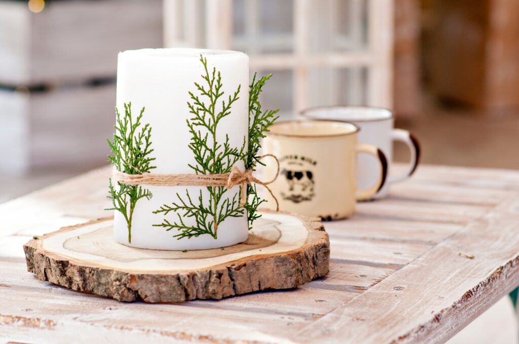 White candle with evergreens - how to create Christmas vignettes