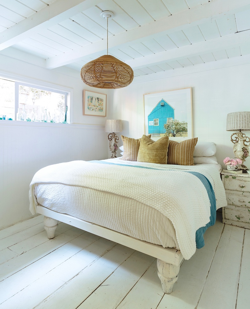 vintage style bedroom with basket pendant light