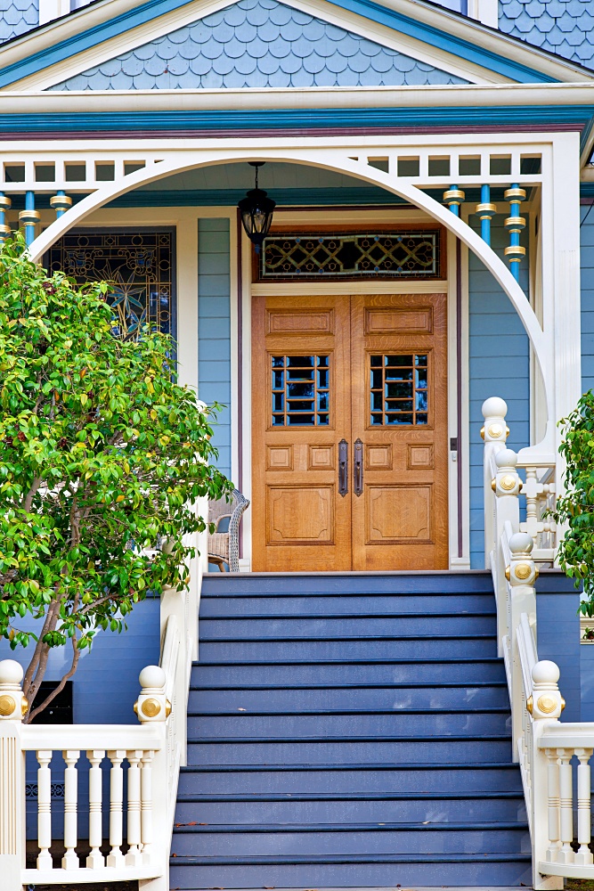 Explore the Timeless Charm of a Victorian Porch: 14 Examples