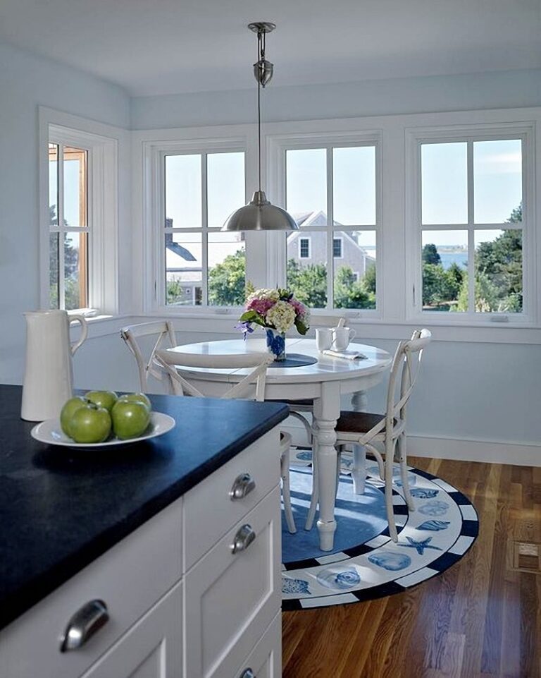 Discover the Charm of Hooked Rugs: Timeless Artistry and Cozy Comfort