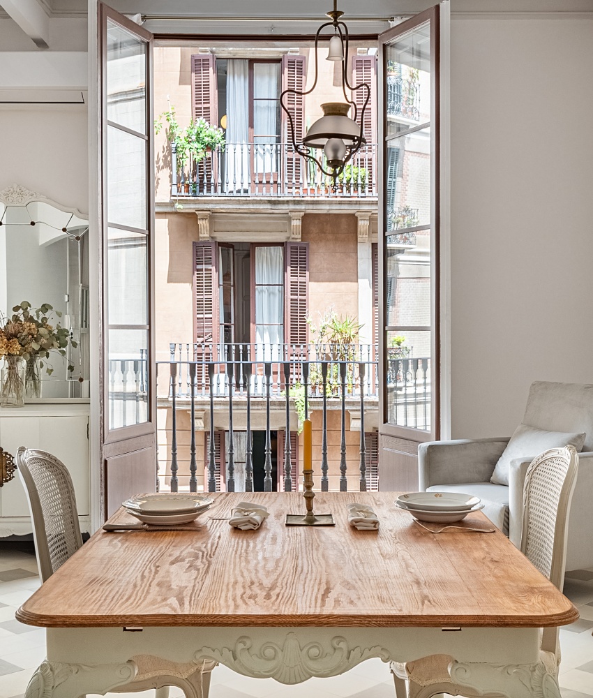 Barcelona apartment - dining room