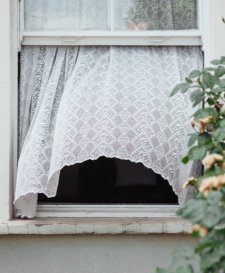 Summer Curtains: Stay Cool and Stylish with Fresh Window Treatments