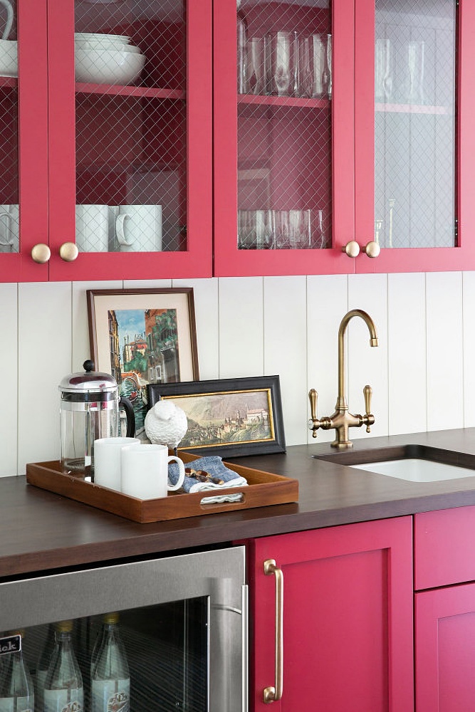red and white guest cottage kitchen