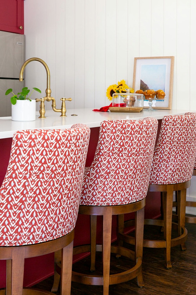 red and white cottage kitchen