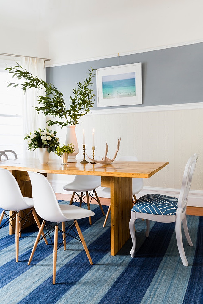 coastal style dining room in blue and white