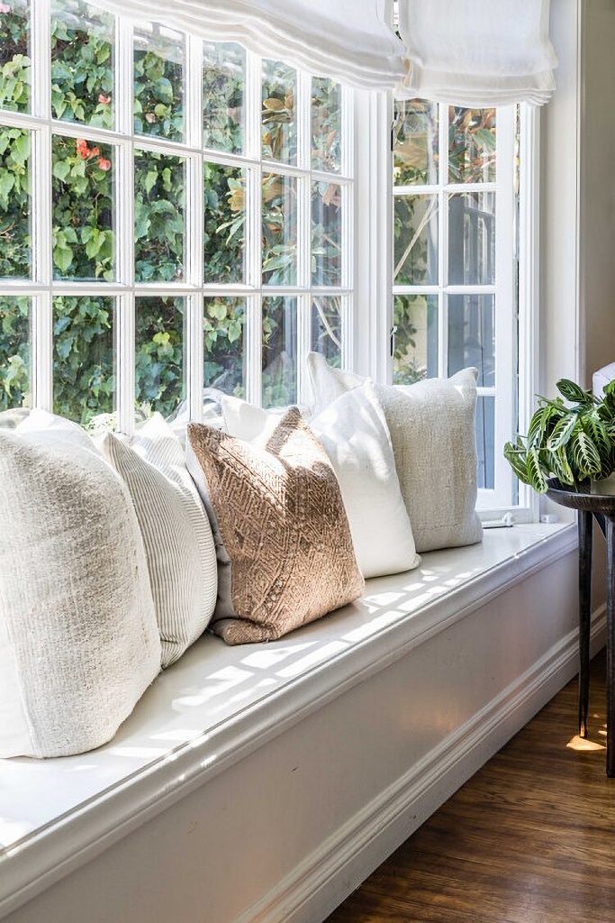 bay window seat with linen pillows