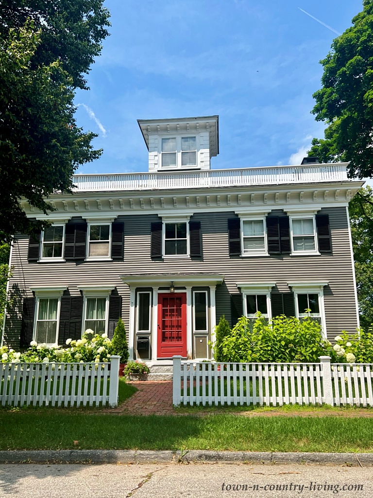 Discover the Charm of Kennebunk Homes: Idyllic Living in a Coastal Haven