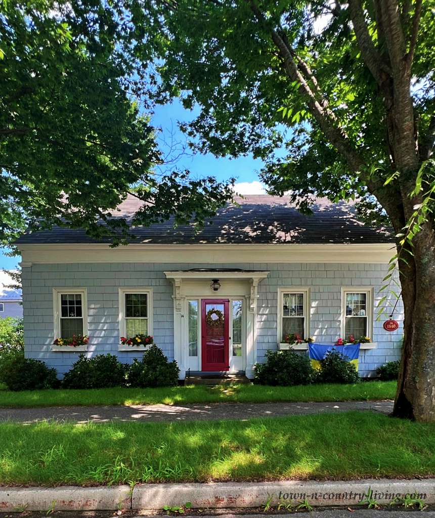 Small Kennebunk blue house