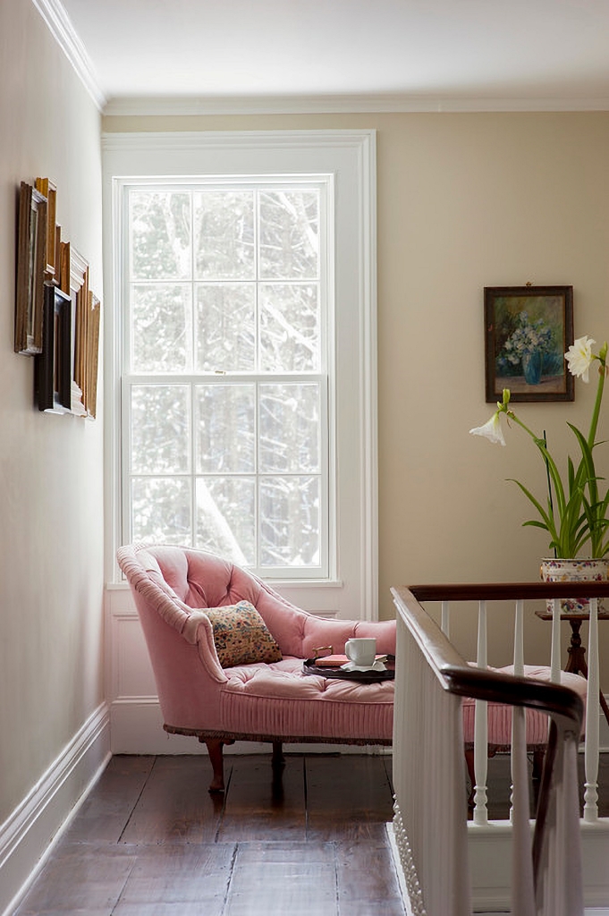 pink chaise lounge in Victorian home