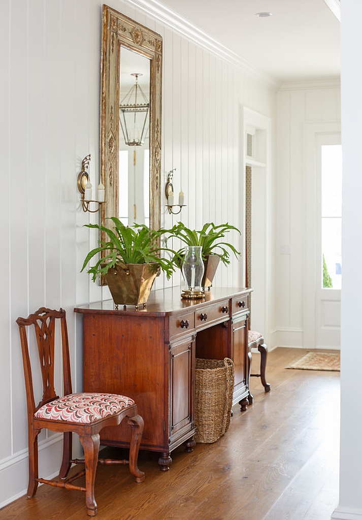 Traditional southern home entryway