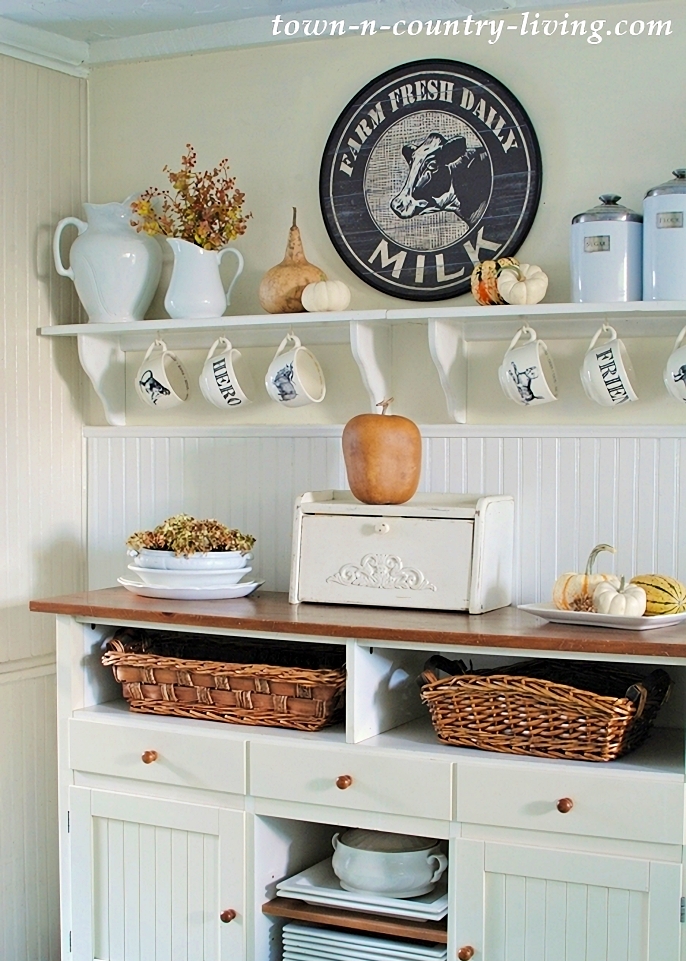 Swedish Cottage Tour and Decorating Tips: Friday Finds