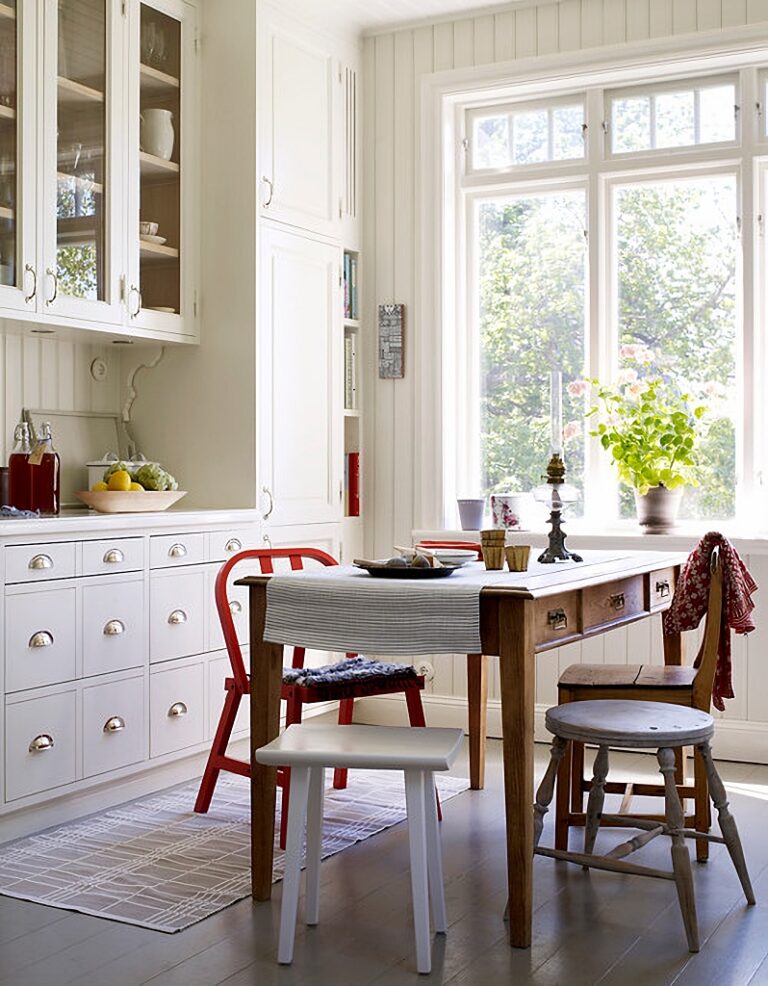 Swedish style breakfast nook