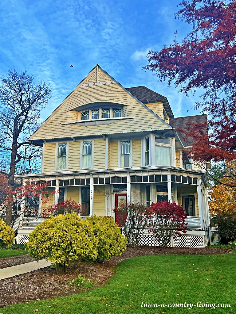 captivating older homes in Sycamore
