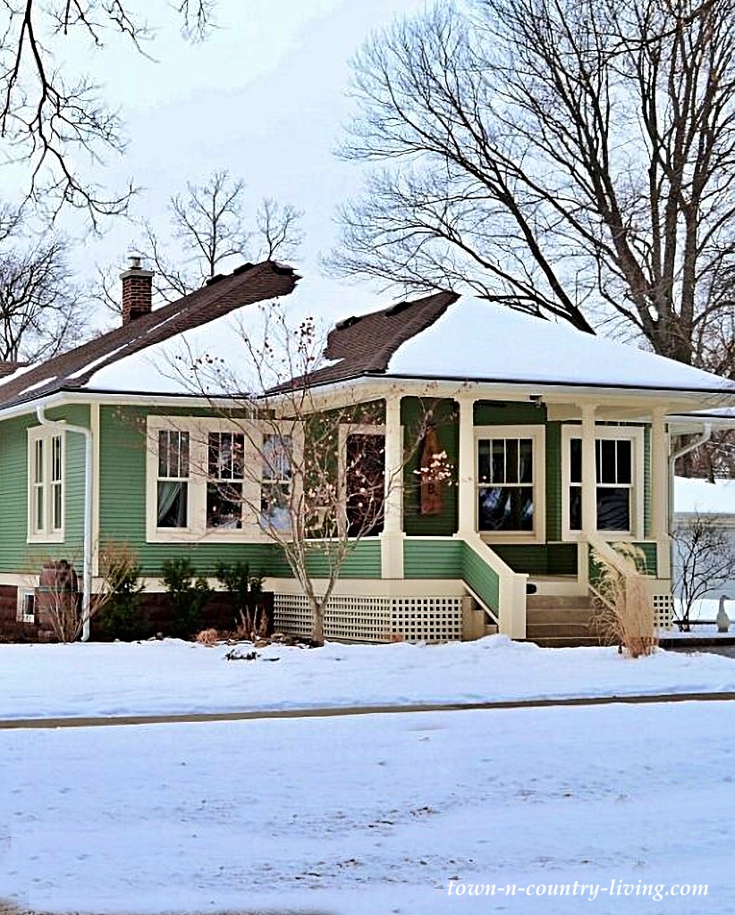 You’ll Love These 13 Cozy and Snowy Cottages