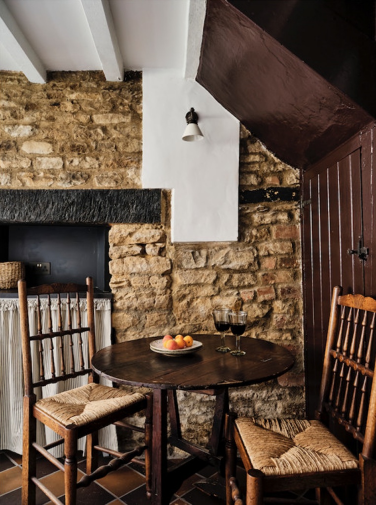 Cotswold cottage dining nook