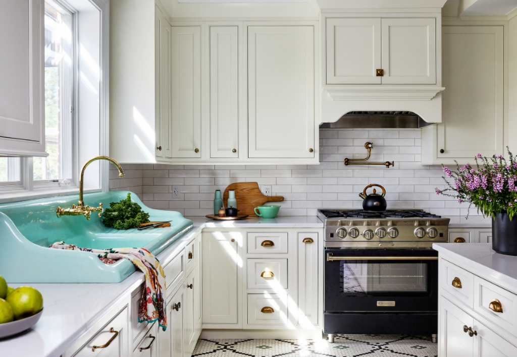 Surprising Turquoise Sink: The Secret of This Happy Retro Kitchen