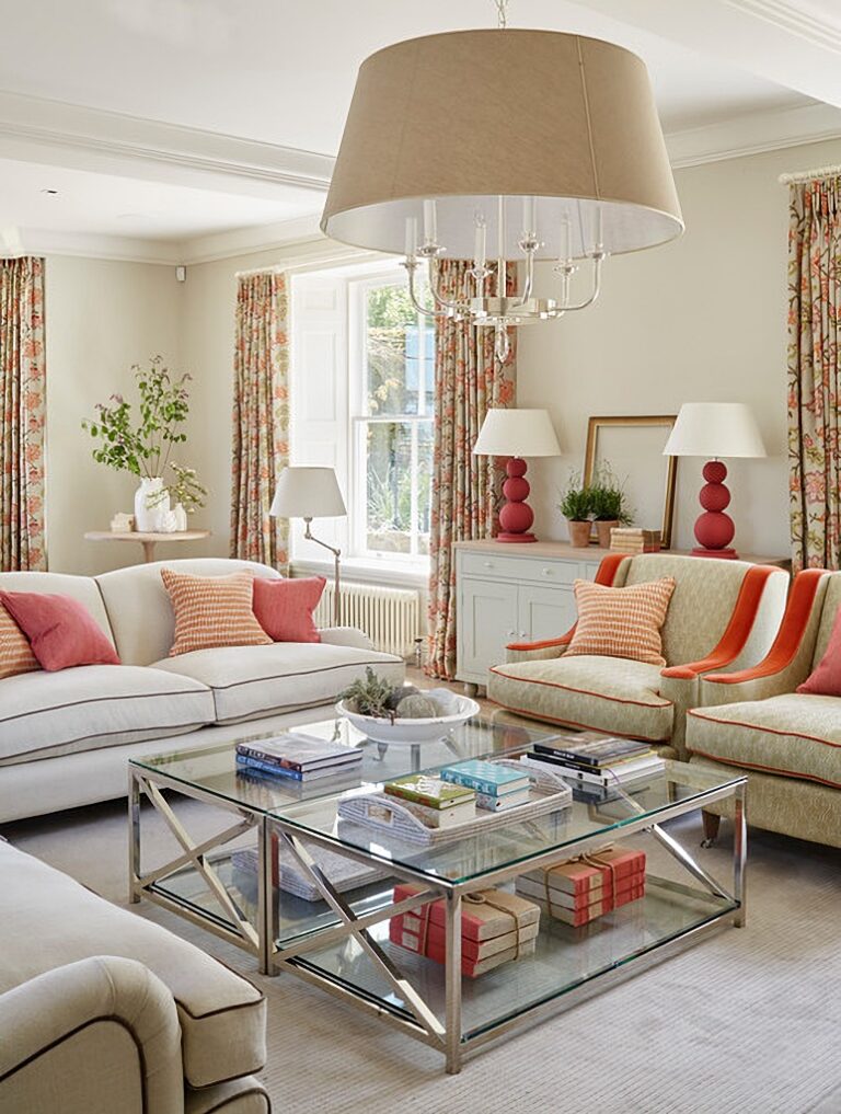 Colorful English drawing room