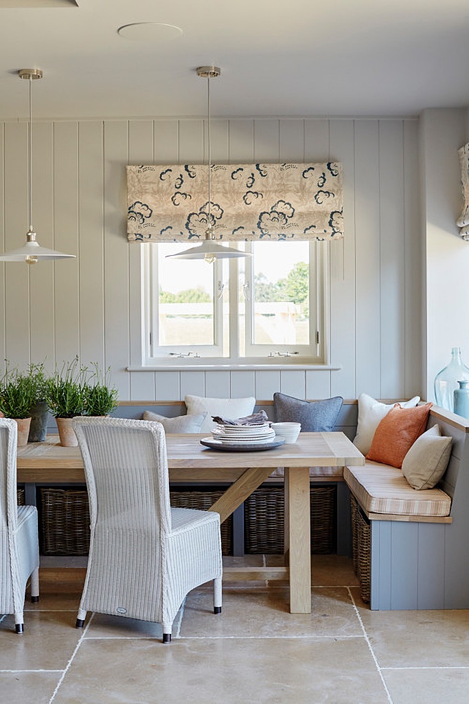 English country breakfast nook
