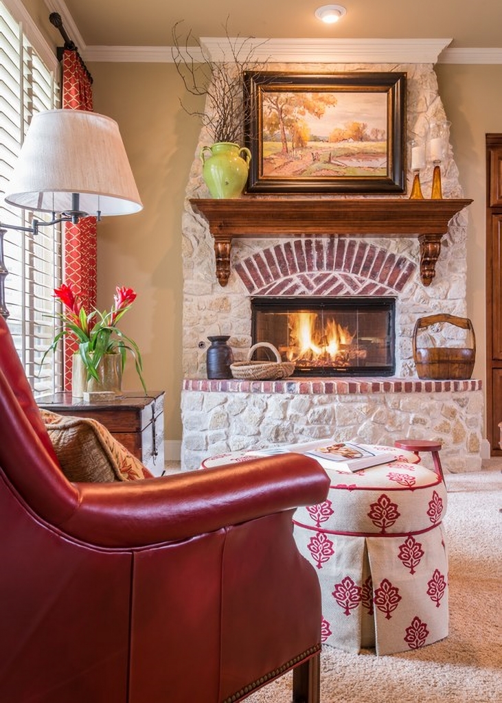 How to decorate with red in a living room