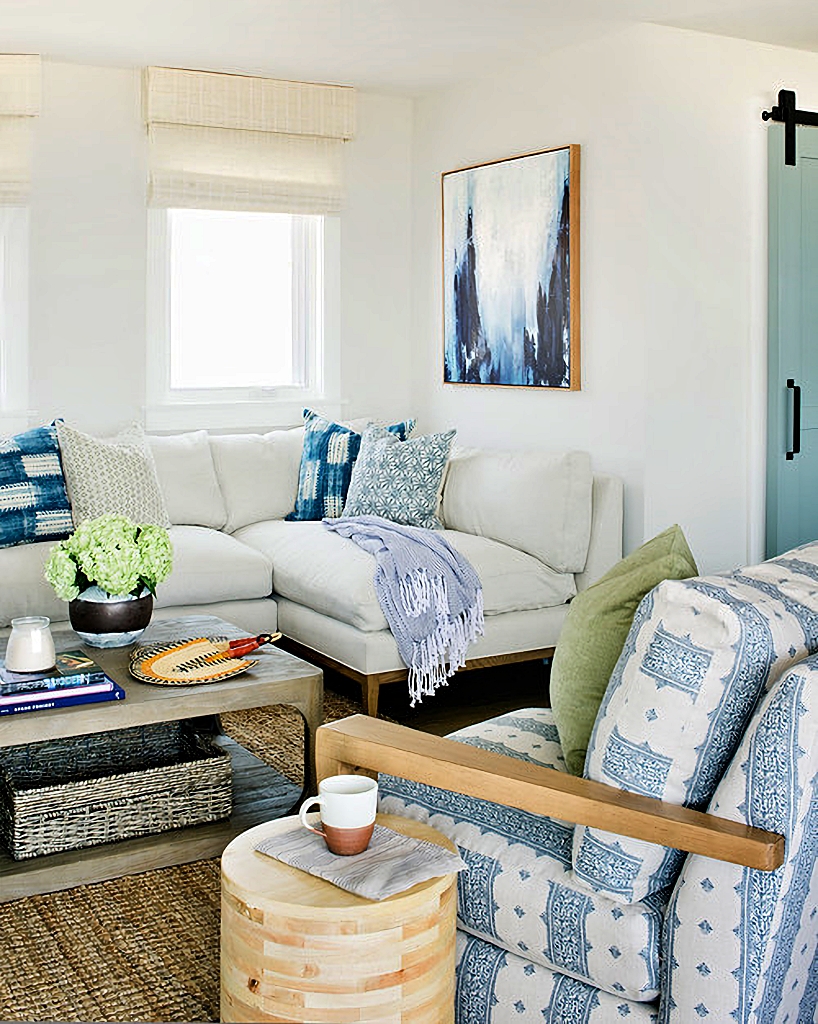 California bungalow in blue and white