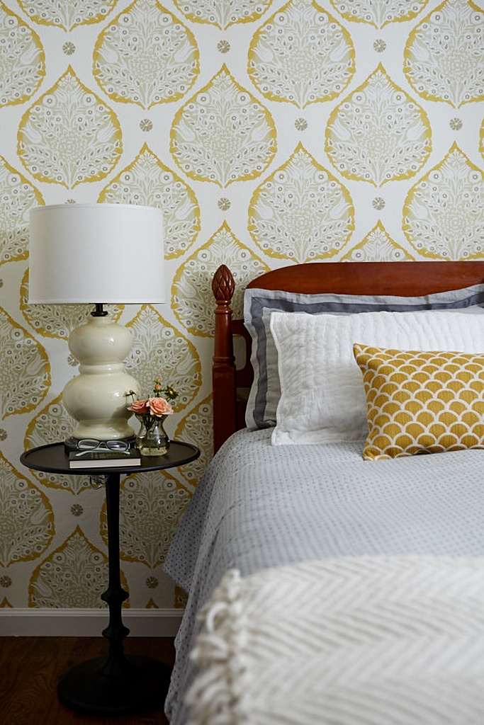 leaf pattern bedroom wallpaper