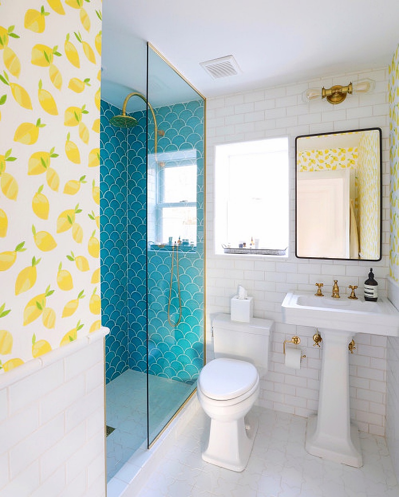 lemon wallpaper in a bathroom