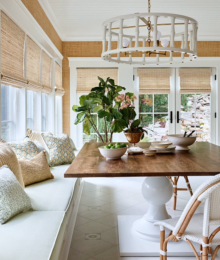 transitional eat-in kitchen