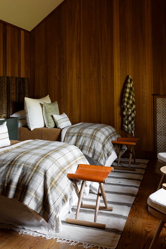 rustic style bedroom with twin beds