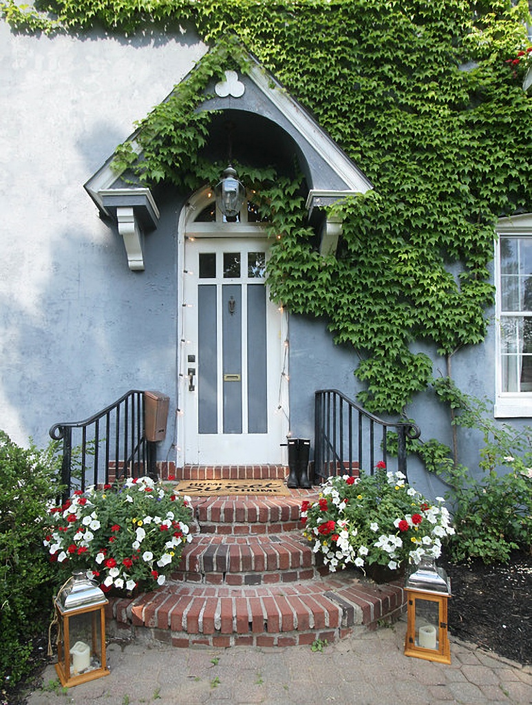 front door on 1908 home