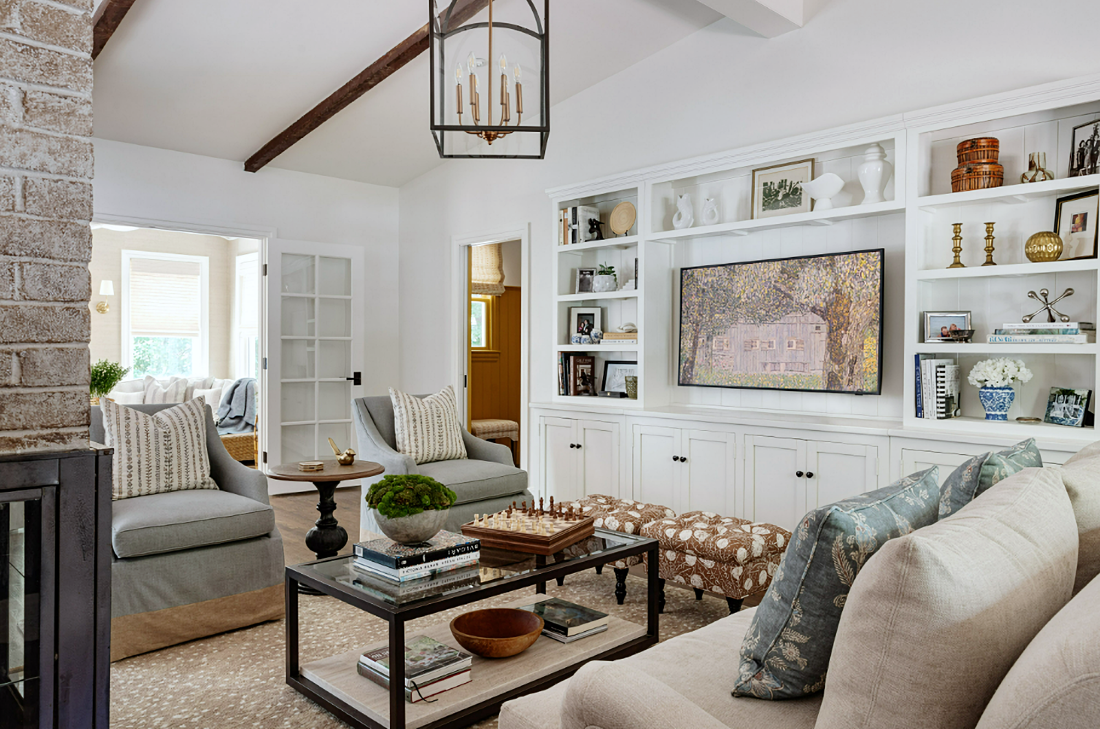 traditional coastal style living room