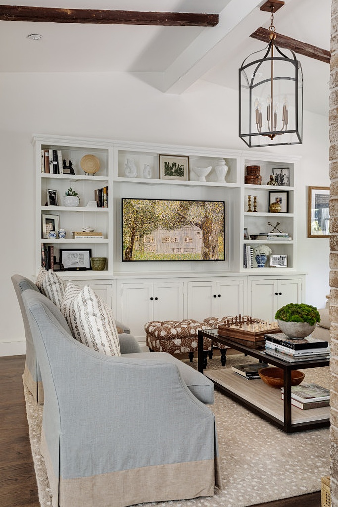 classic coastal home living room