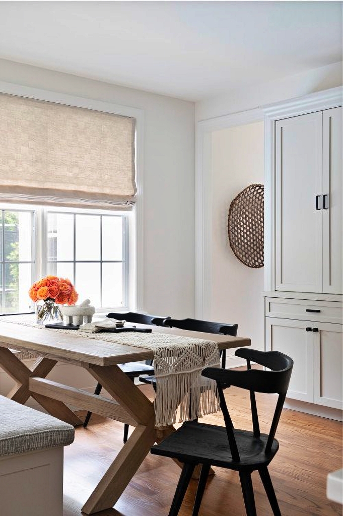 farmhouse table with black Windsor chairs