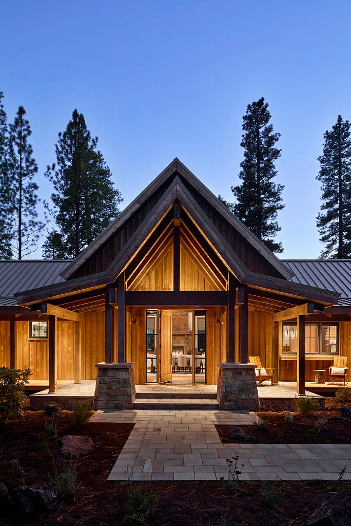 lodge style home in Oregon