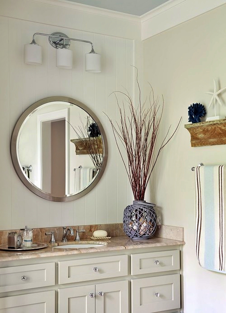 traditional white bathroom