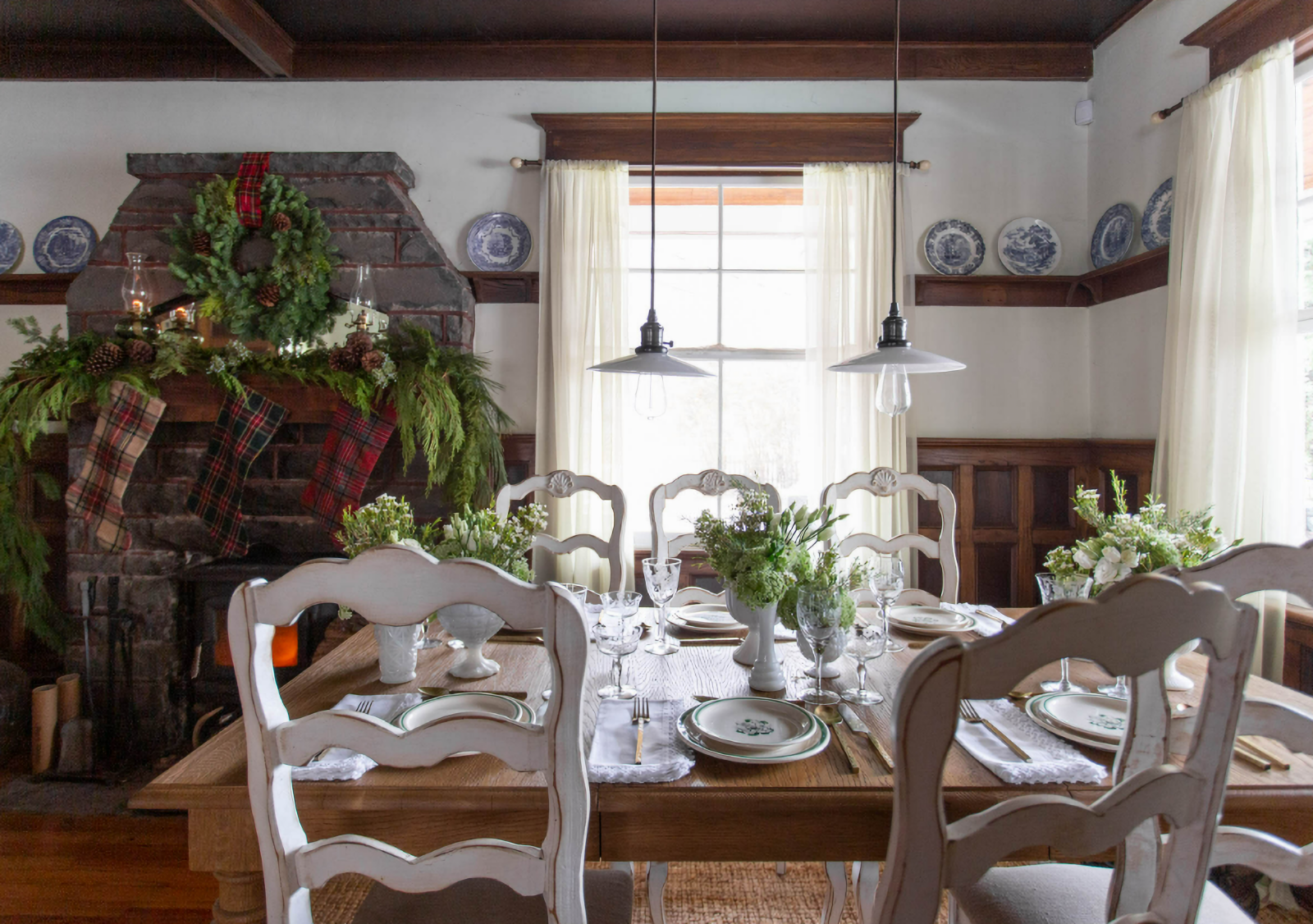 Rustic Christmas in a dining room