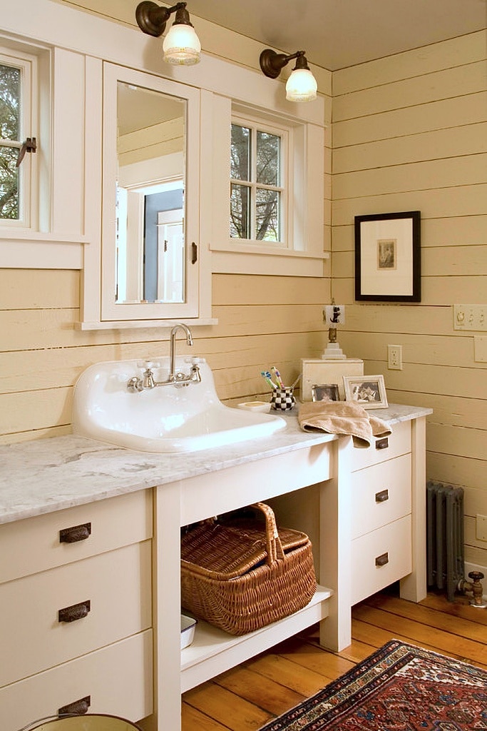 Vintage cream and white bathroom