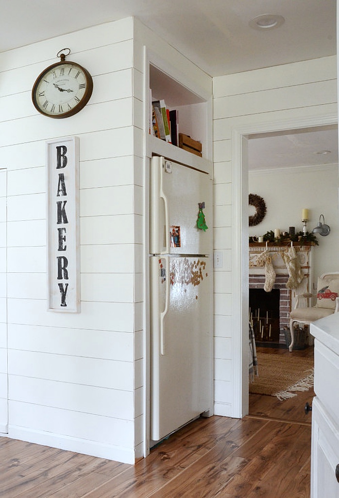 white farmhouse kitchen