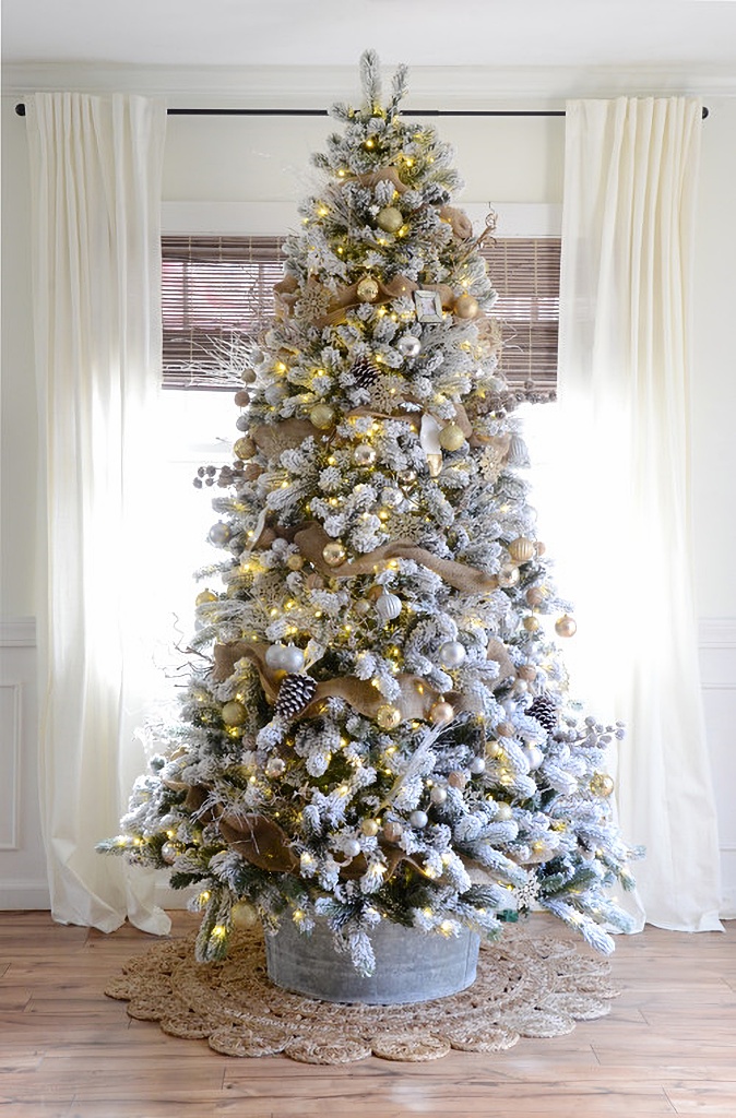 farmhouse Christmas tree in Connecticut home